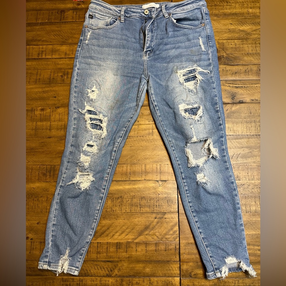 Kancan distressed skinny jeans size 13/30 regular